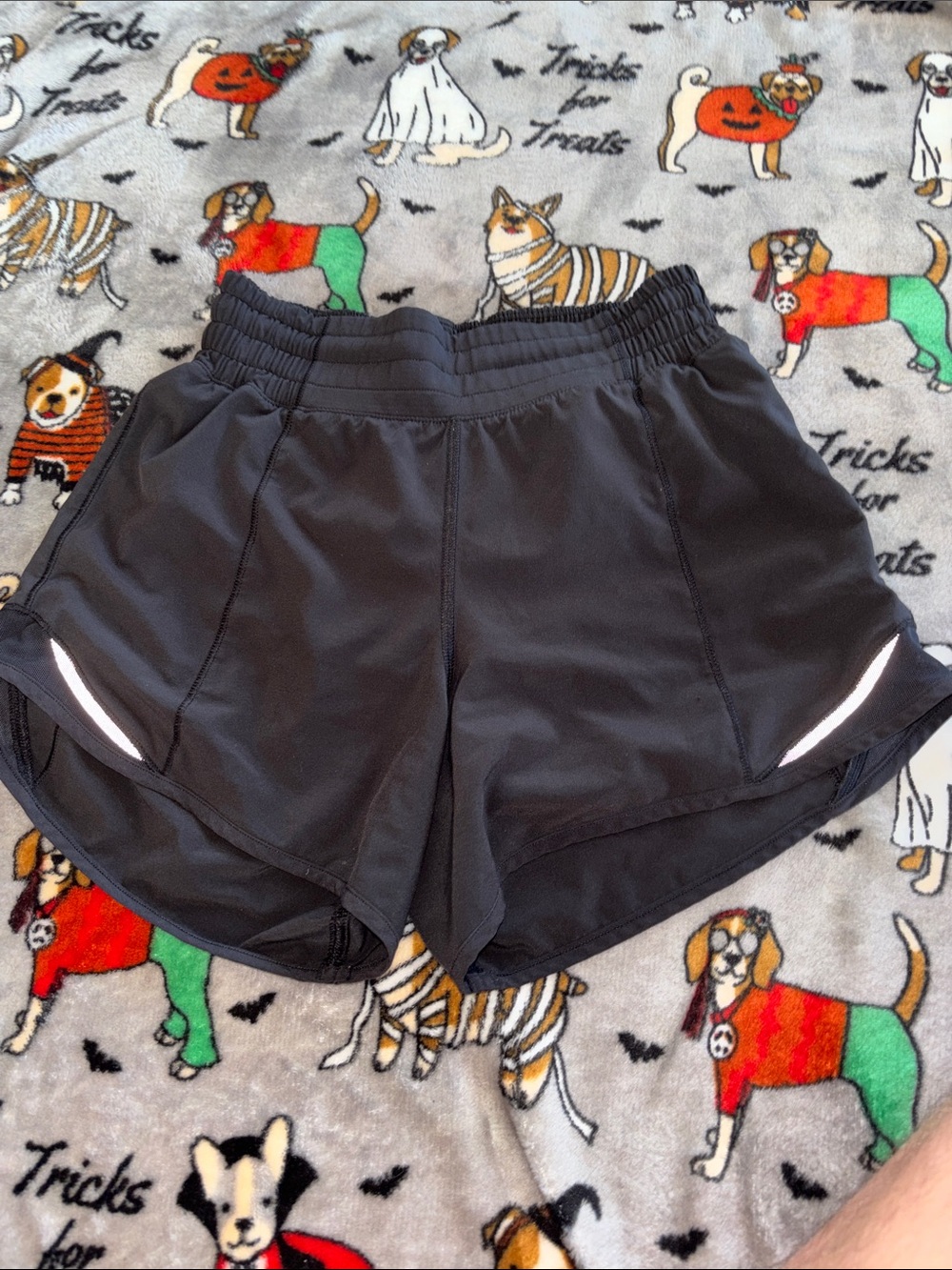 Lululemon Hotty Hot Short *High-Rise Long 4"
Black